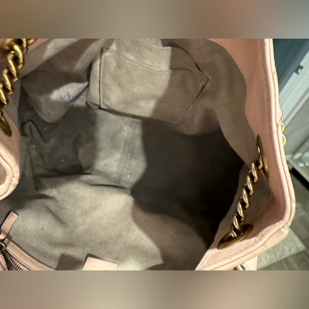 Well worn but beautiful Pink Gucci Purse - Picture 3 of 16